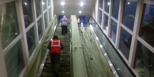 Berbiaya Rp 6 M, JPO eskalator di Salemba dijaga petugas