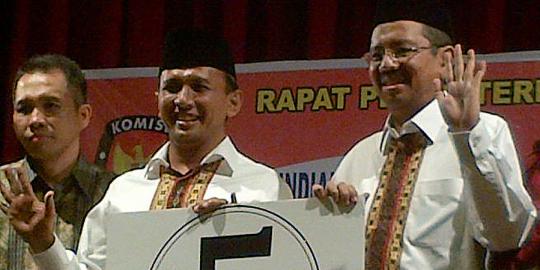 'Ganteng' unggul sementara di quick count, pendukung bersorak