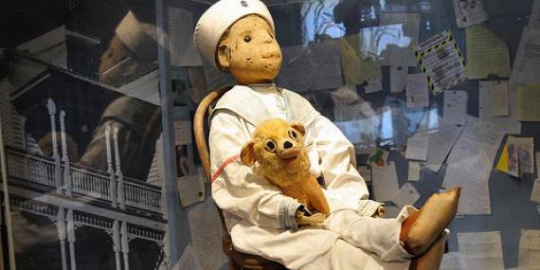 7 boneka berhantu paling populer