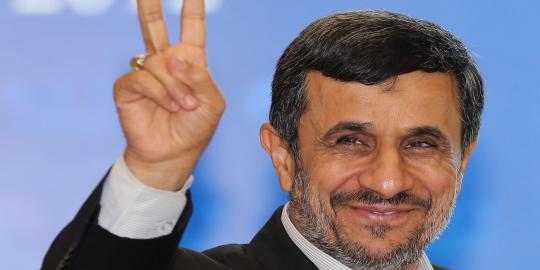 Ahmadinejad akan hadiri pemakaman Chavez  