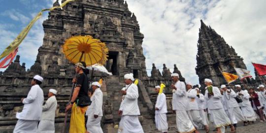Jelang Nyepi, umat Hindu Bali padati pantai