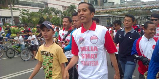 Minggu pagi, Jokowi jalan santai dan sarapan gorengan di 