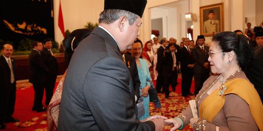 Kisah 'dinginnya' SBY dan Mega berlanjut di depan TK