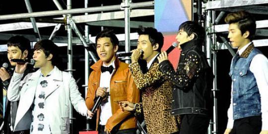 2PM Berikan fan service terbaik di Music Bank Jakarta