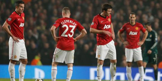 Kalah dari Madrid, fans Manchester United telepon polisi   