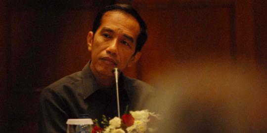 4 Gaya hangout Jokowi lepas penat