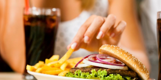 10 makanan tinggi kolesterol yang harus dihindari