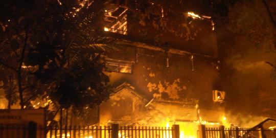 Kebakaran di Cilandak, 14 mobil Damkar dikerahkan