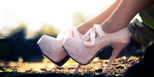6 sepatu hak tinggi yang wajib dimiliki wanita