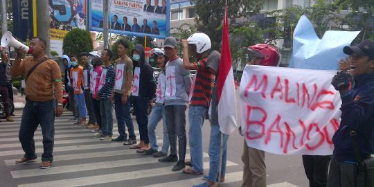 Pelantikan Gatot jadi gubernur Sumut diwarnai demo