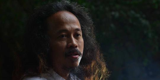 Dari guru spiritual, Ki Joko Bodo nikahi artis dangdut