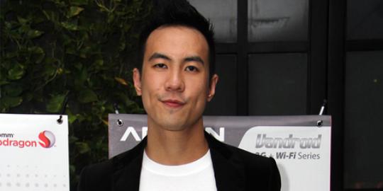 Tak suka ke salon, Daniel Mananta lebih suka tukang cukur
