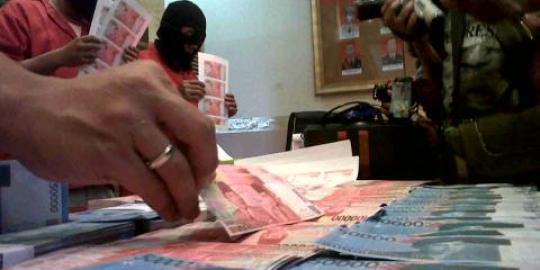 Seorang kakek edarkan uang palsu di tempat perjudian