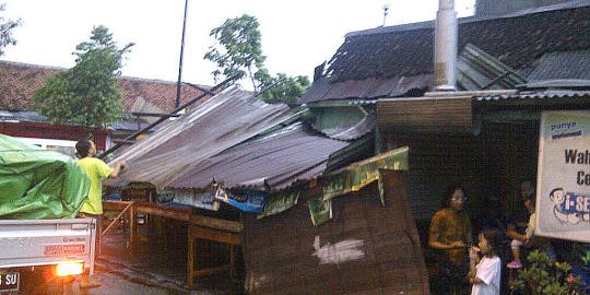 Angin kencang rusak puluhan rumah di Pekalongan