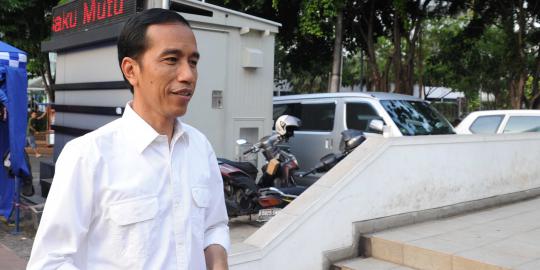 Serahkan SPT di Tanah Abang, Jokowi dielu-elukan pedagang