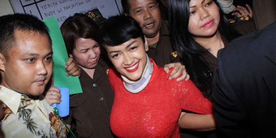 Masuk rutan, Jupe bertemu Melinda Dee dan Angelina Sondakh