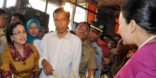 Blusukan ke Pasar Poncol, Jokowi beli manggis 5 kg