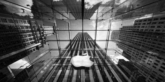 Apple kehilangan gelarnya