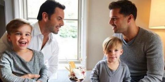 Pasangan gay mampu merawat anak sebaik orang tua normal?