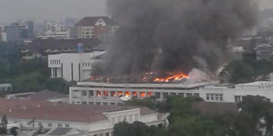 Gedung Setneg terbakar, Menko Polhukam lari terbirit-birit