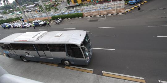  Di jalur macet Mampang, Transjakarta malah keluar jalur