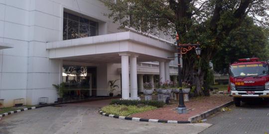 Pasca kebakaran Gedung Setneg dijaga tiga mobil damkar 