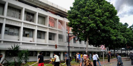 Usai Gedung Setneg terbakar, Mensesneg Sudi tetap ngantor