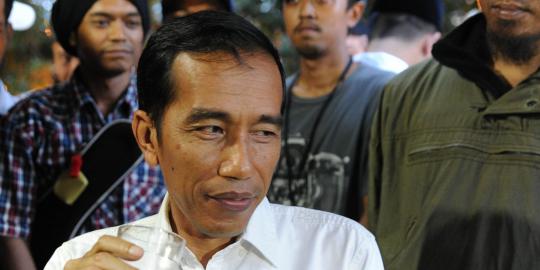 Sebelum negosiasi ke makam Mbah Priok, Jokowi ngeteh di Koja