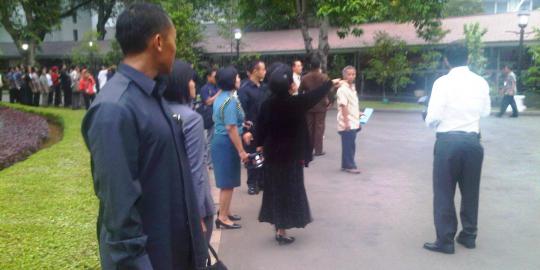 Foto-foto saat kebakaran di Setneg, Ani Yudhoyono salahi SOP?