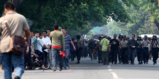 Bentrok sengketa lahan, warga Pandang Raya blokade jalan