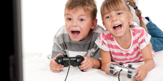 Suka main video game bikin anak jadi kasar?