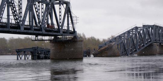 Jembatan di Cilegon rubuh, akses warga terputus
