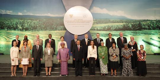 Presiden SBY foto bersama para peserta High Level Panel