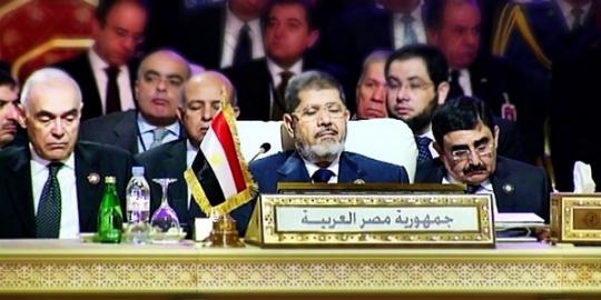Mursi tertidur pulas saat pertemuan Liga Arab  