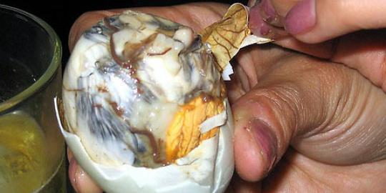 Balut, janin bebek yang lezat asal Filipina