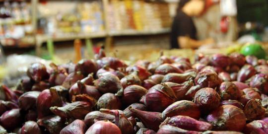 Harga pasaran bawang dan cabai di Jakarta kembali melonjak