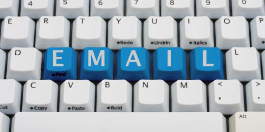 Sering mengecek email tingkatkan efisiensi kerja