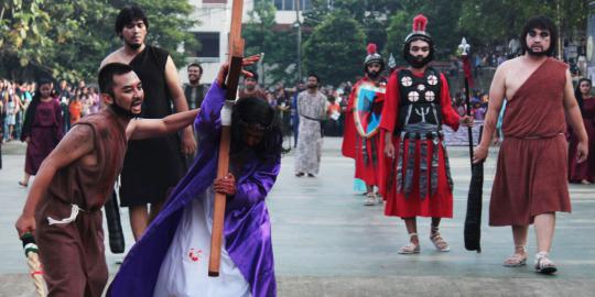 Ribuan jemaah hadiri peringatan paskah di Gereja Katedral