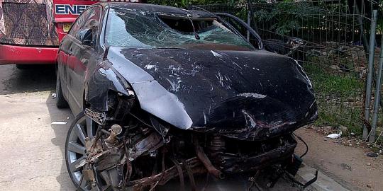 Kondisi Toyota Camry maut pasca-kecelakaan di tol dalam kota