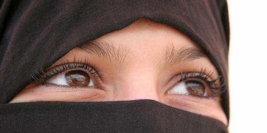Ulama Saudi izinkan perempuan Saudi pergi tanpa cadar