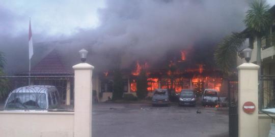 Diduga bakar kantor wali kota Palopo, seorang nelayan ditangkap