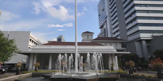 Pemprov DKI lelang truk sampah dan bus antar jemput pegawai