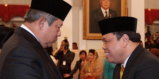 Presiden SBY ambil sumpah Hakim Konstitusi