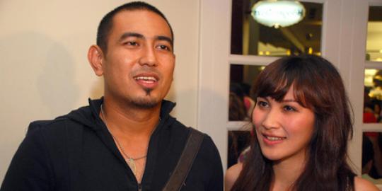 Rio Febrian tak tunggui istri melahirkan