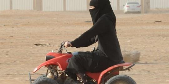 Perempuan Saudi kini boleh kendarai sepeda motor