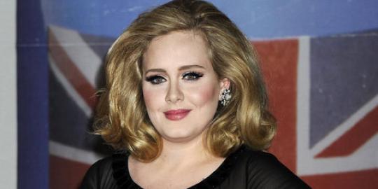 Adele Berburu karya seni Andy Warhol