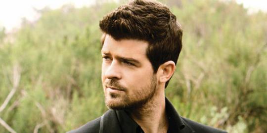 [Video] Model tampil telanjang, klip Robin Thicke kena cekal