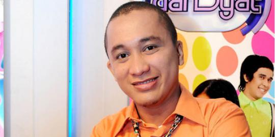 Belum setahun cerai, Bayu Oktara punya pacar baru