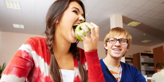 6 Tips makan sehat untuk remaja