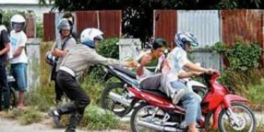 Balap liar pelajar, 41 motor disita dan dirantai di polsek